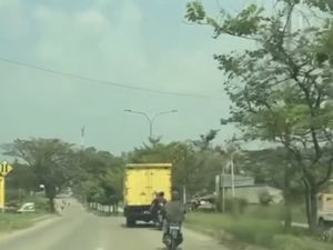 Viral Bajing Loncat Curi Rokok di JLS Cilegon, Polisi Selidiki Viral Bajing Loncat Curi Rokok di JLS Cilegon, Polisi Selidiki