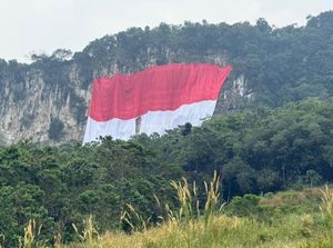 Kisah Berkibarnya Merah Putih Raksasa di Bogor: Dihajar Badai-Raih MURI Kisah Berkibarnya Merah Putih Raksasa di Bogor: Dihajar Badai-Raih MURI