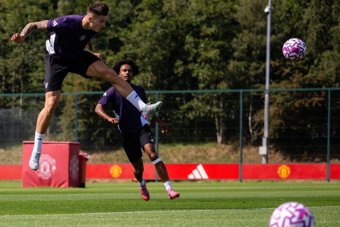 benjamin sesko manchester united man united man utd mu (EXCLUSIVE COVERAGE) Benjamin Sesko of Manchester United in action during a first team training session at Carrington Training Ground on August 10, 2025 in Manchester, England. (Photo by Ash Donelon/Manchester United via Getty Images)