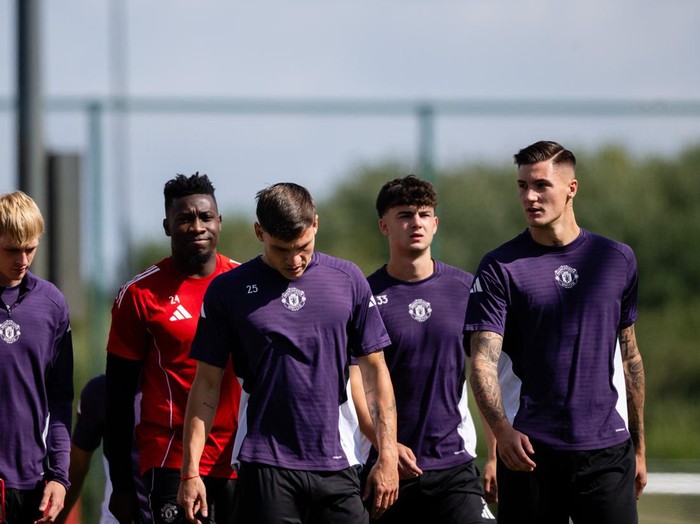 MANCHESTER, ENGLAND - AUGUST 10: (EXCLUSIVE COVERAGE) Manuel Ugarte, Benjamin Sesko of Manchester United in action during a first team training session at Carrington Training Ground on August 10, 2025 in Manchester, England. (Photo by Ash Donelon/Manchester United via Getty Images)