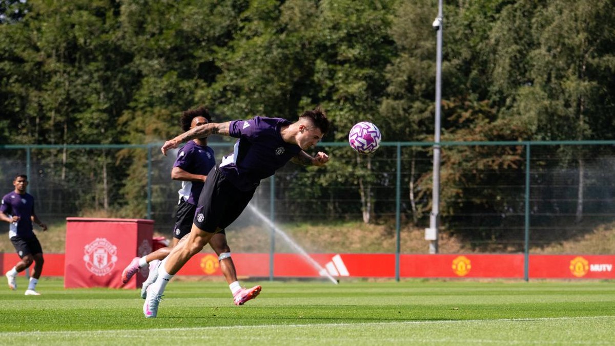 Benjami. Sesko berlatih bersama Manchester United. (Foto: Manchester United via Getty Imag/Ash Donelon)