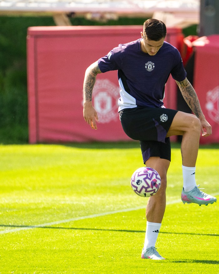 benjamin sesko,sesko,manchester united,man united,man utd,mu (EXCLUSIVE COVERAGE) Benjamin Sesko of Manchester United in action during a first team training session at Carrington Training Ground on August 10, 2025 in Manchester, England. (Photo by Ash Donelon/Manchester United via Getty Images)