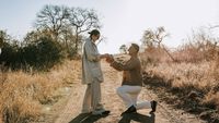 7 Foto Darma Mangkuluhur Putra Tommy Soeharto Lamar Pacar di Afrika, Romantis