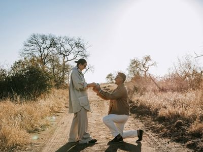 7 Foto Darma Mangkuluhur Putra Tommy Soeharto Lamar Pacar di Afrika, Romantis