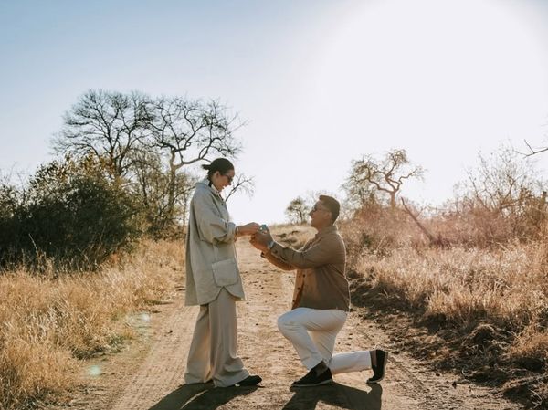 7 Foto Darma Mangkuluhur Putra Tommy Soeharto Lamar Pacar di Afrika, Romantis