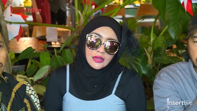 Gosip Terkini Selebriti Insertlive : 4 Produk Dicabut Izin Edar, Doktif Bilang....