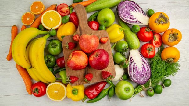 Ilustrasi buah dan sayur/Foto: Freepik.com/KamranAydinov