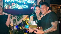 Momen Boris Bokir Bawa Kue Kejutkan Jessica Juliantiano