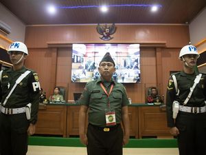 Kopda Bazarsah Dihukum Mati-Dipecat dari TNI, Pengamat: Putusan Sangat Pas Kopda Bazarsah Dihukum Mati-Dipecat dari TNI, Pengamat: Putusan Sangat Pas