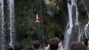 Lomba Loncat Air Terjun Bosnia Tarik Wisatawan Dunia