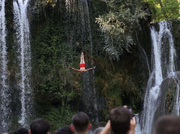 Lomba Loncat Air Terjun Bosnia Tarik Wisatawan Dunia