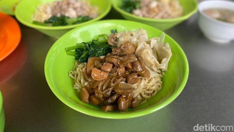 Surga Kuliner Hemat Tebet: Ayam Bakar & Bakmi Rp20 Ribuan untuk Tanggal Tua