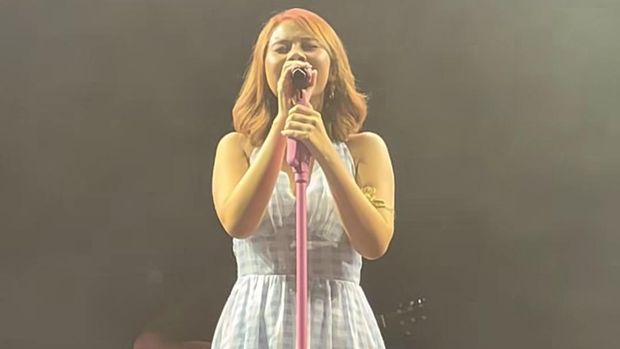 Nadin Amizah manggung usai dua hari nikah.