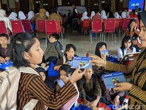 OJK Dorong Pelajar Tulungagung Rajin Menabung Sejak Dini OJK Dorong Pelajar Tulungagung Rajin Menabung Sejak Dini