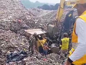 DLH Bogor: Pengangkutan Sampah ke TPA Galuga Tak Terganggu Usai Longsor DLH Bogor: Pengangkutan Sampah ke TPA Galuga Tak Terganggu Usai Longsor