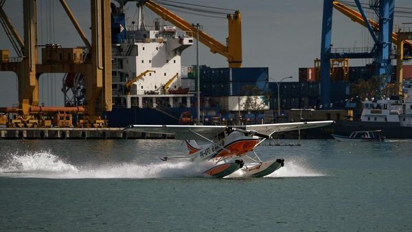 Menhub Dudy Resmikan Pesawat Amfibi di Makassar