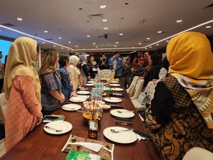 Perempuan Pengembang Curhat ke Ara Banyak Jalan di Perumahan Subsidi Rusak Perempuan Pengembang Curhat ke Ara Banyak Jalan di Perumahan Subsidi Rusak