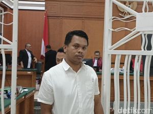 Eks Pejabat KONI Makassar Terdakwa Korupsi Rp 5,8 M Divonis 1,5 Tahun Penjara Eks Pejabat KONI Makassar Terdakwa Korupsi Rp 5,8 M Divonis 1,5 Tahun Penjara