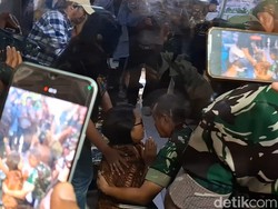 Ibunda Prada Lucky Berlutut di Depan Pangdam, Tuntut Keadilan Kematian Anaknya