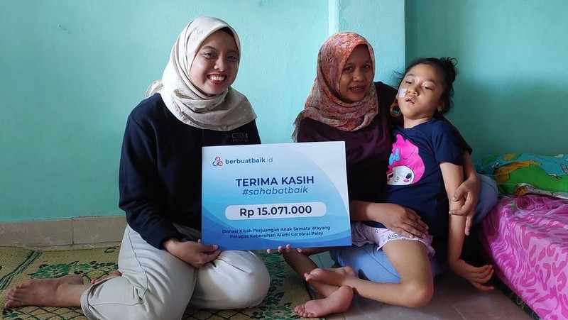Sahabat Baik Bantu Sifa Penderita Cerebral Palsy Rutin Terapi hingga Beli Susu
