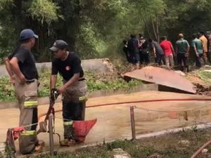 Tanggul Jebol Rendam Permukiman di Bojongsari, Turap Permanen Segera Dibangun Tanggul Jebol Rendam Permukiman di Bojongsari, Turap Permanen Segera Dibangun
