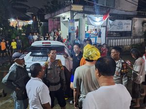 Mobil Terseret Banjir di Cimanggis Depok, Sekeluarga Nyaris Hanyut