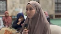 7 Transformasi Gaya Ayu Aulia, Tampil Berhijab Saat Masuk Islam Lagi