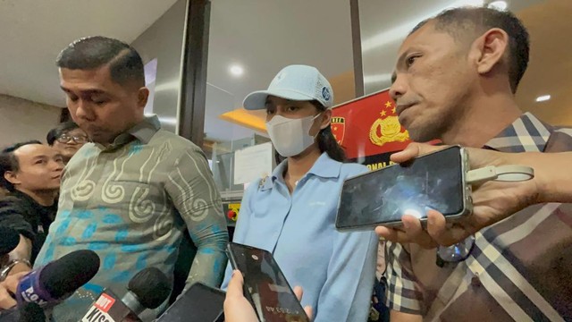 Kabar Terkini Artis dari InsertLive : Laporkan Kasus Dugaan Pencemaran Nama Baik, Azizah Salsha Ingin Kasih Efek Jera