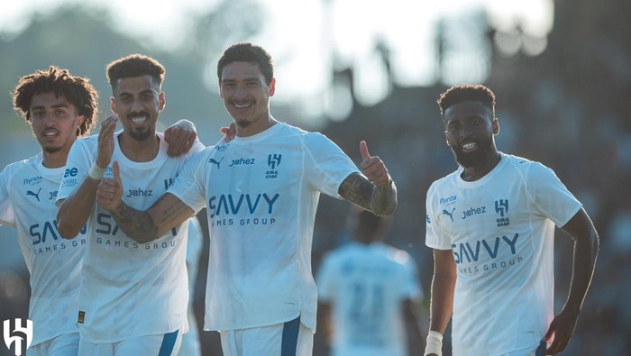 Darwin Nunez debut bersama Al Hilal dalam laga uji coba. Eks striker Liverpool itu langsung menyumbang gol dalam pertandingan pertamanya melawan FC Aarau, Minggu 10 Agustus 2025.