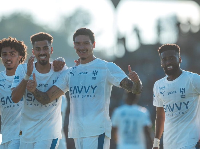 Darwin Nunez debut bersama Al Hilal dalam laga uji coba. Eks striker Liverpool itu langsung menyumbang gol dalam pertandingan pertamanya melawan FC Aarau, Minggu 10 Agustus 2025.
