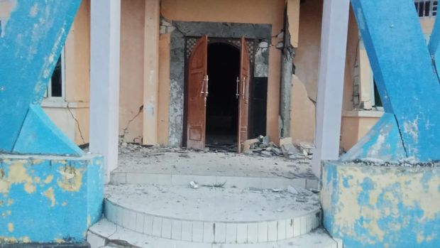 Badan Nasional Penanggulangan Bencana (BNPB) terus memantau dan berkoordinasi dengan Badan Penanggulangan Bencana Daerah (BPBD) Kabupaten Sarmi, Papua, pascagempa bumi berkekuatan magnitudo (M) 6,4 yang terjadi pada Selasa (12/8), pukul 15.24 WIB.