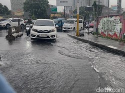 Ada Genangan di Jalan Margonda Depok Usai Hujan Deras, Lalin Macet
