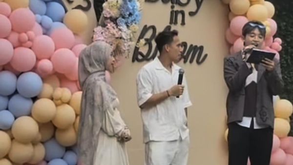 7 Foto Gender Reveal Adiba Khanza, Dapat Hadiah Spesial Dari Umi Pipik