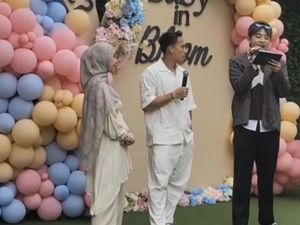 7 Foto Gender Reveal Adiba Khanza, Dapat Hadiah Spesial Dari Umi Pipik 7 Foto Gender Reveal Adiba Khanza, Dapat Hadiah Spesial Dari Umi Pipik