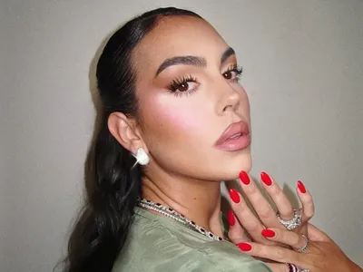 Foto Georgina Sering Pamer Cincin, Dilamar Ronaldo Setelah 8 Tahun Pacaran