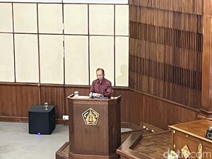 Koster Tetap Gunakan Kata Adhyaksa di Raperda Bale Kerta Desa Adat Koster Tetap Gunakan Kata Adhyaksa di Raperda Bale Kerta Desa Adat