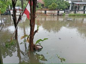 Hujan Angin di Bekasi, Banjir Terjadi di Sejumlah Titik