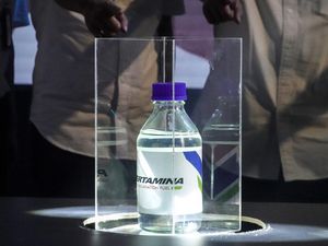 Inovasi Energi Hijau, Pertamina Kirim Perdana SAF Berbahan Minyak Jelantah Inovasi Energi Hijau, Pertamina Kirim Perdana SAF Berbahan Minyak Jelantah
