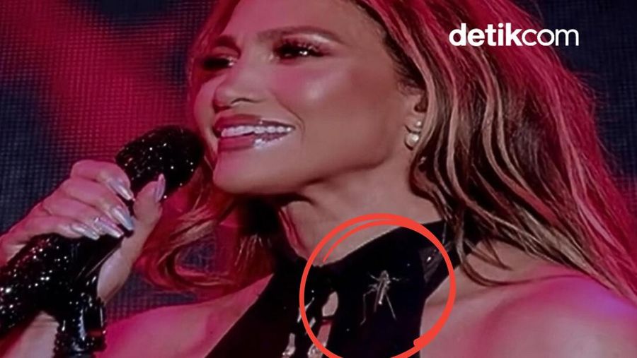 Video: Jennifer Lopez Tetap Santai Saat Dihampiri Serangga di Panggung