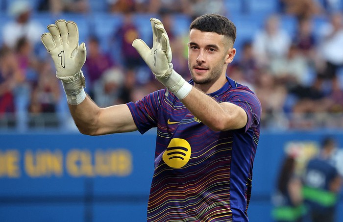 Joan Garcia trains during the match between FC Barcelona and Como 1907, corresponding to the Joan Gamper Trophy, at the Joan Cruyff Stadium in Barcelona, Spain, on August 10, 2025. (Photo by Joan Valls/Urbanandsport/NurPhoto via Getty Images)