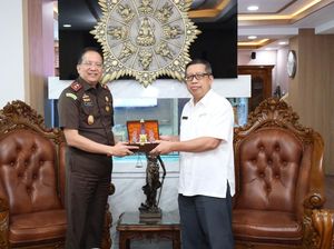 Kejati dan DJP Jatim Bertemu Bahas Rokok Ilegal hingga Pajak Kejati dan DJP Jatim Bertemu Bahas Rokok Ilegal hingga Pajak