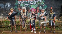 Keren, Pemuda Bandung Bikin Kostum HUT RI dari Limbah Rumah Tangga