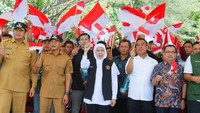 Khofifah Bagikan Bantuan Nelayan Pacitan, Optimis Tingkatkan Kesejahteraan