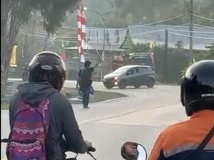 Pria di Luwu Timur Diamuk Warga gegara Bawa Mandau di Jalan-Bikin Macet