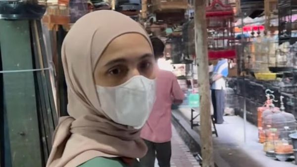 Agak Laen! Nycta Gina Hadiahkan Rizky Kinos Burung di Ultah ke-10 Pernikahan