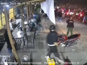 Gerombolan Pemuda di Pasuruan Serang Warkop Usai Hadiri HUT Arema Gerombolan Pemuda di Pasuruan Serang Warkop Usai Hadiri HUT Arema