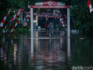 Penampakan Banjir di Rawalumbu Bekasi Penampakan Banjir di Rawalumbu Bekasi
