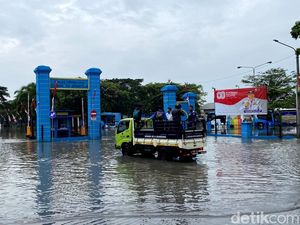 Layanan Uji KIR Dihentikan Akibat Banjir Rendam Kantor Dishub Bandung Layanan Uji KIR Dihentikan Akibat Banjir Rendam Kantor Dishub Bandung