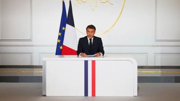 Emmanuel Macron Dukung UEFA Lawan Gianni Infantino