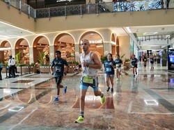 Video: Asyik! Warga Dubai Lari Maraton di Mal, Nggak Kepanasan